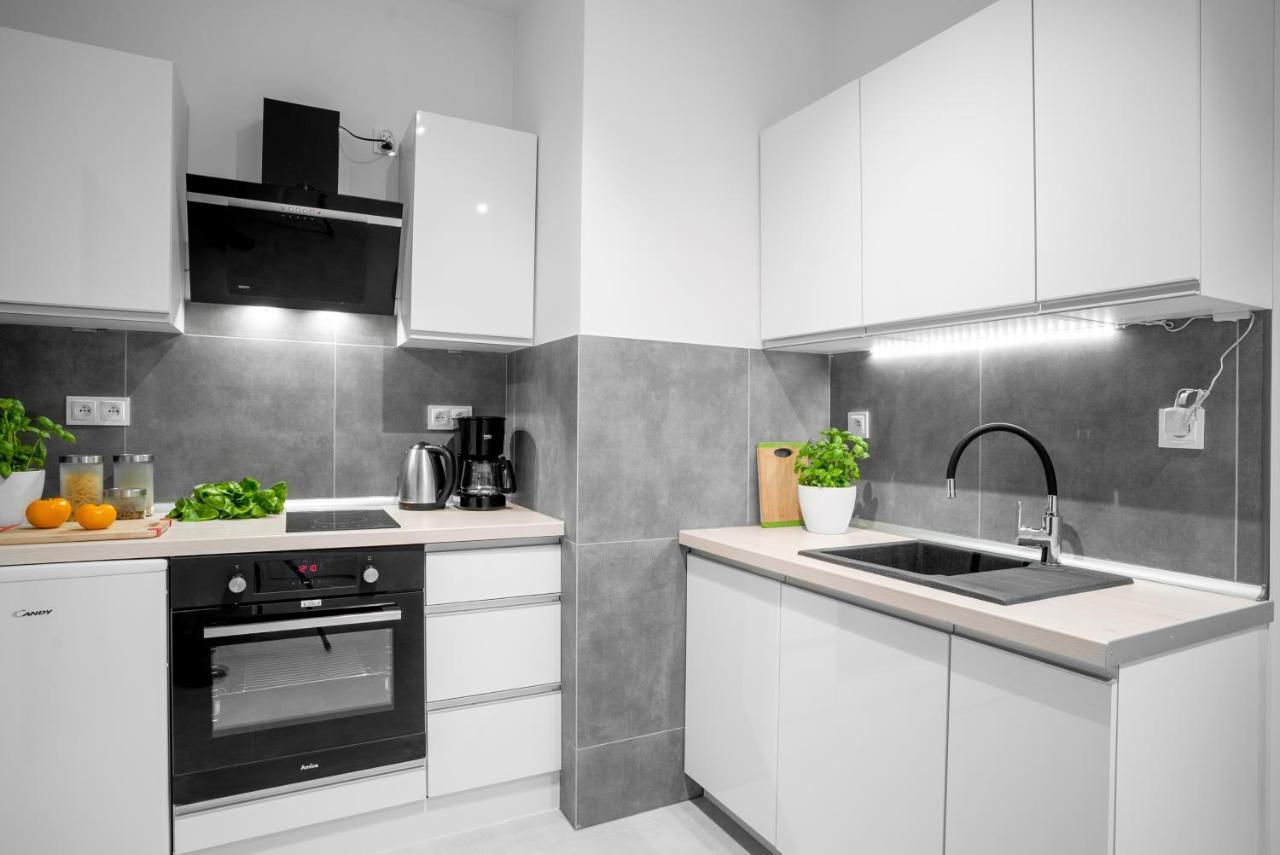 Apartamenty Homely Place Blisko Starego Rynku - Parking Poznań Exterior foto