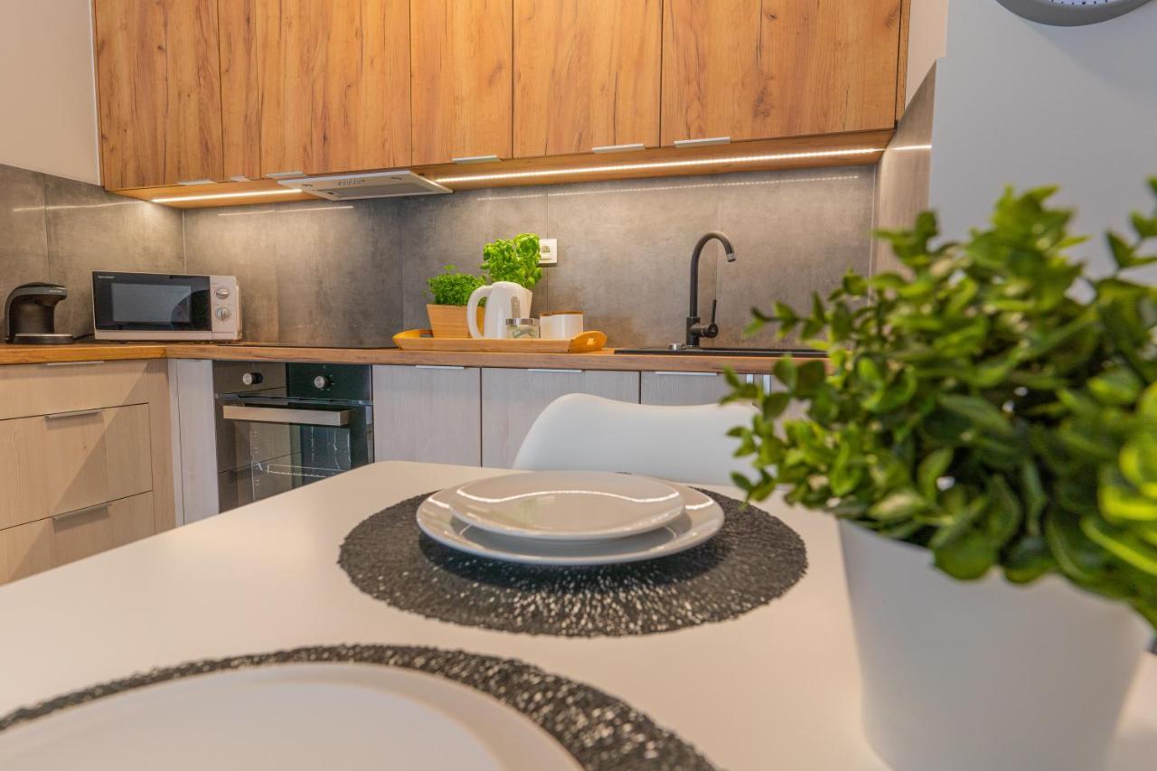 Apartamenty Homely Place Blisko Starego Rynku - Parking Poznań Exterior foto